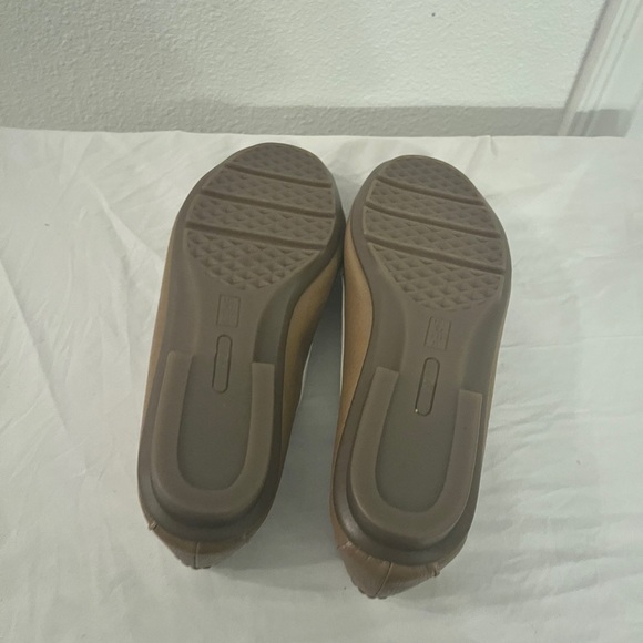 Stylish   M2  Stitch & Turn LoafersTan and White - Picture 3 of 14